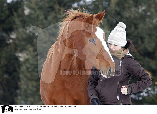 Frau mit Deutschem Sportpferd / woman and warmblood / RR-47821