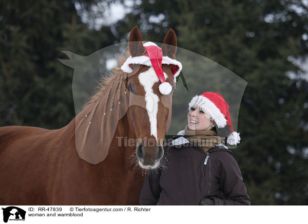 Frau mit Deutschem Sportpferd / woman and warmblood / RR-47839