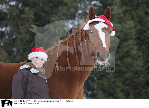 Frau mit Deutschem Sportpferd / woman and warmblood / RR-47847