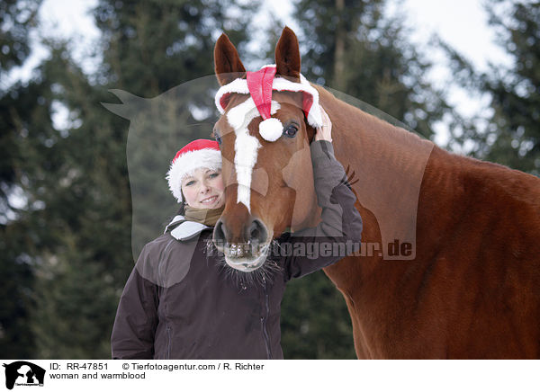 Frau mit Deutschem Sportpferd / woman and warmblood / RR-47851