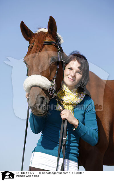 Frau mit Pferd / woman with horse / RR-57177