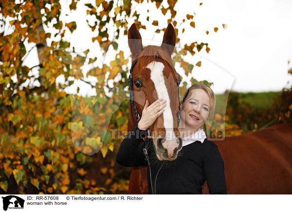Frau mit Pferd / woman with horse / RR-57608