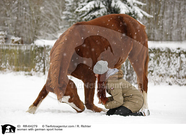 Frau mit Deutschem Sportpferd / woman with german sport horse / RR-64279