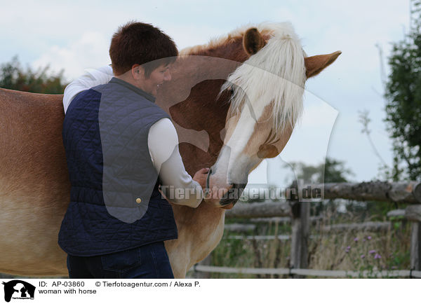woman with horse / AP-03860