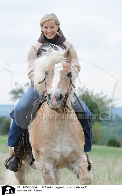 woman with horse / AP-03864