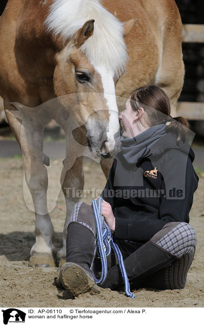 Frau und Haflinger / woman and haflinger horse / AP-06110