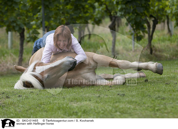 Frau mit Haflinger / woman with Haflinger horse / SKO-01465
