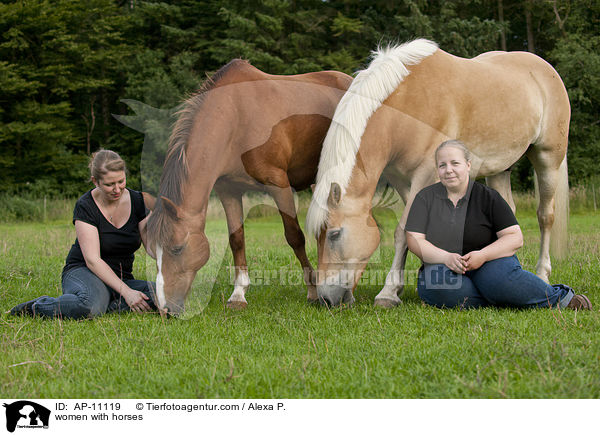 women with horses / AP-11119
