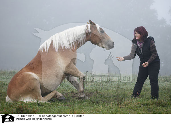 Frau mit Haflinger / woman with Haflinger horse / RR-47016