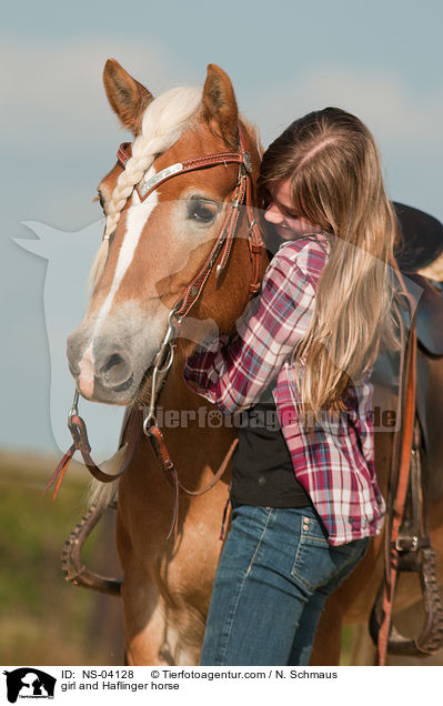Mdchen und Haflinger / girl and Haflinger horse / NS-04128
