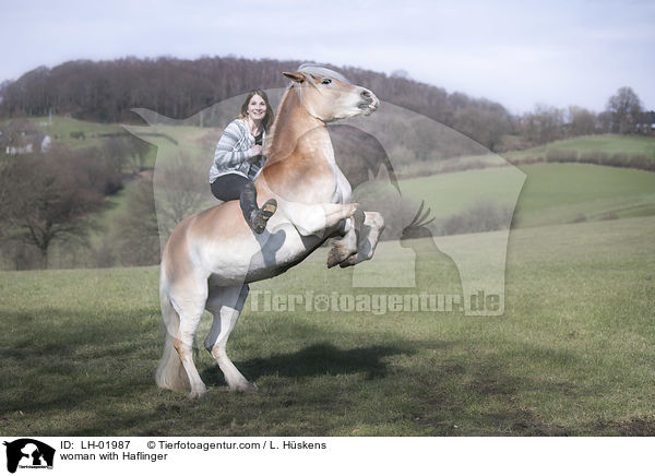 Frau mit Haflinger / woman with Haflinger / LH-01987