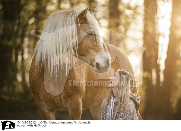 Frau mit Haflinger / woman with Haflinger / VJ-02012
