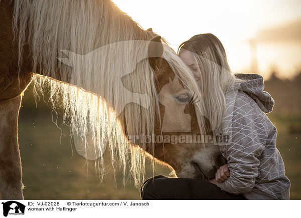Frau mit Haflinger / woman with Haflinger / VJ-02028
