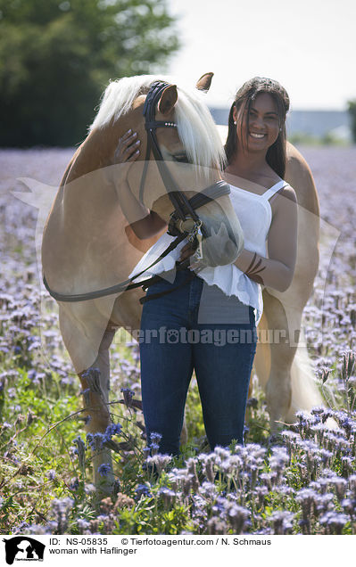 Frau mit Haflinger / woman with Haflinger / NS-05835