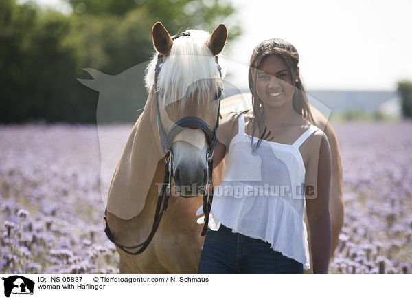 Frau mit Haflinger / woman with Haflinger / NS-05837