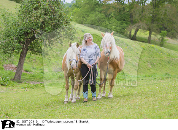 Frau mit Haflinger / woman with Haflinger / SST-20319