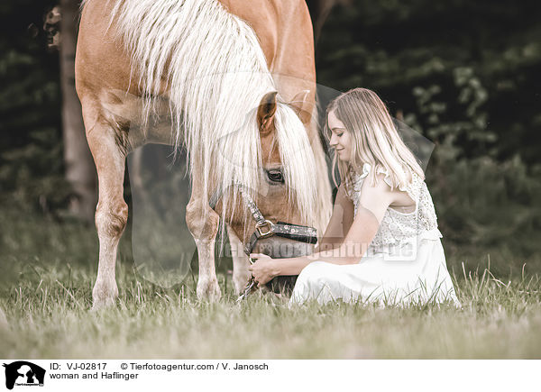 Frau und Haflinger / woman and Haflinger / VJ-02817