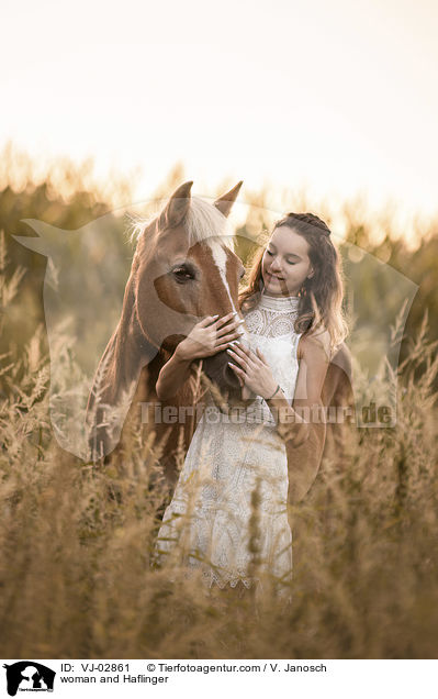 Frau und Haflinger / woman and Haflinger / VJ-02861