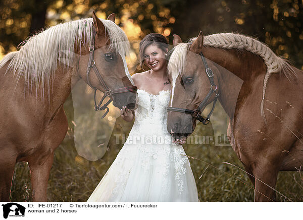 woman and 2 horses / IFE-01217