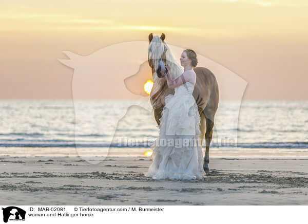 Frau und Haflinger / woman and Haflinger horse / MAB-02081