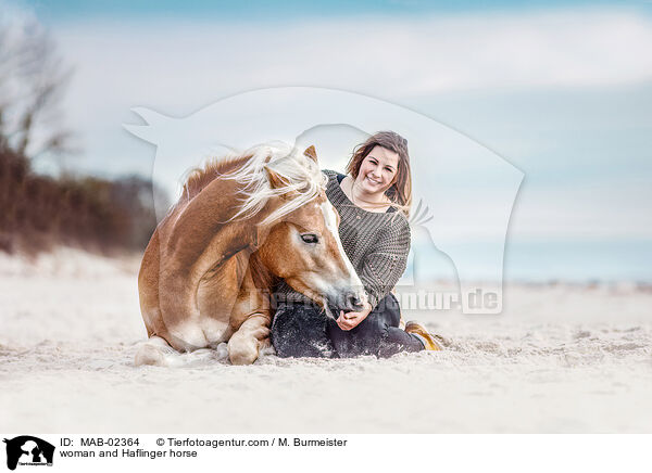 Frau und Haflinger / woman and Haflinger horse / MAB-02364