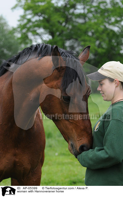 Frau mit Hannoveraner / woman with Hannoveraner horse / AP-05399