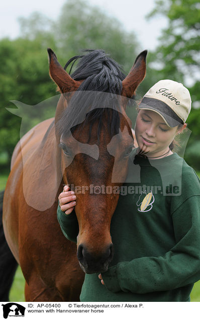 Frau mit Hannoveraner / woman with Hannoveraner horse / AP-05400