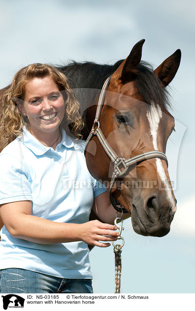 Frau mit Hannoveraner / woman with Hanoverian horse / NS-03185