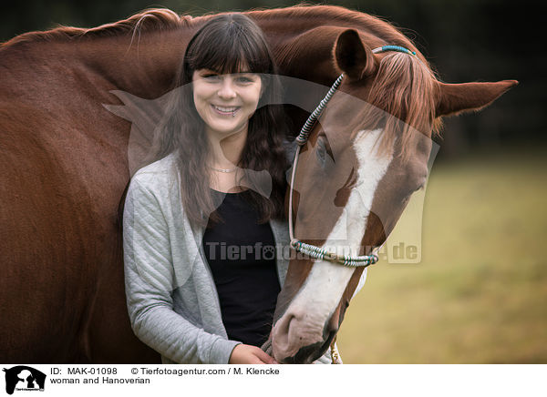 woman and Hanoverian / MAK-01098