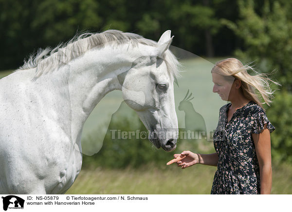 Frau mit Hannoveraner / woman with Hanoverian Horse / NS-05879