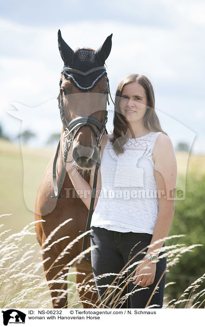 woman with Hanoverian Horse / NS-06232