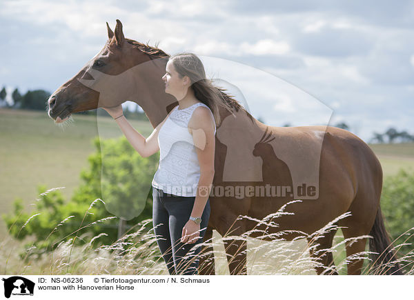 Frau mit Hannoveraner / woman with Hanoverian Horse / NS-06236