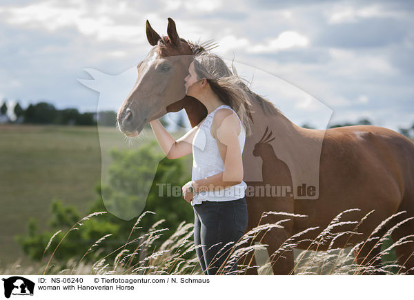 Frau mit Hannoveraner / woman with Hanoverian Horse / NS-06240