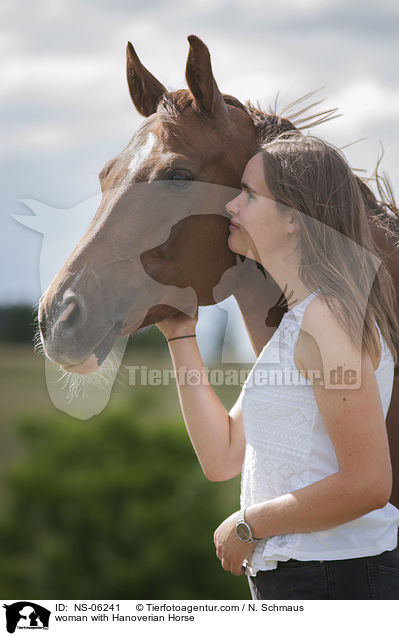 Frau mit Hannoveraner / woman with Hanoverian Horse / NS-06241