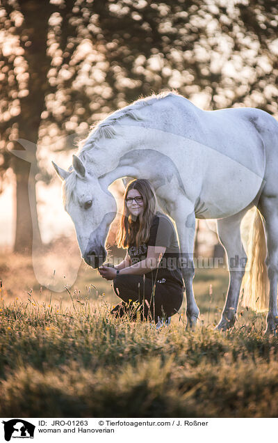 woman and Hanoverian / JRO-01263