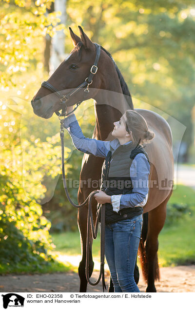 Frau und Hannoveraner / woman and Hanoverian / EHO-02358