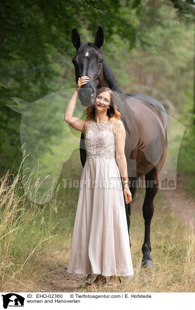 Frau und Hannoveraner / woman and Hanoverian / EHO-02360
