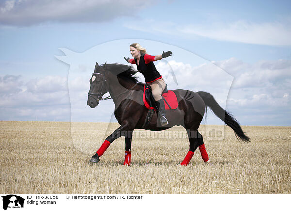 Freizeitreiten / riding woman / RR-38058