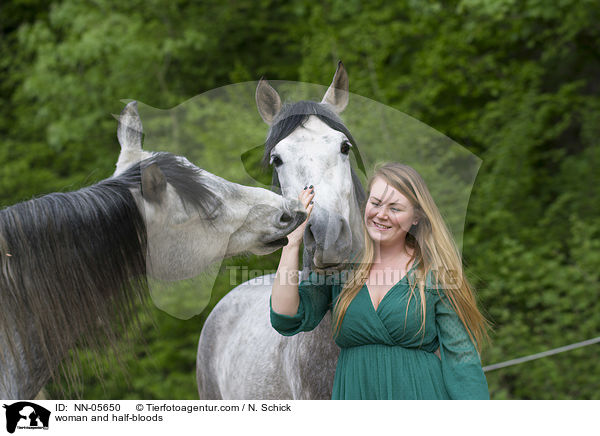 Frau und Hispano-Araber / woman and half-bloods / NN-05650