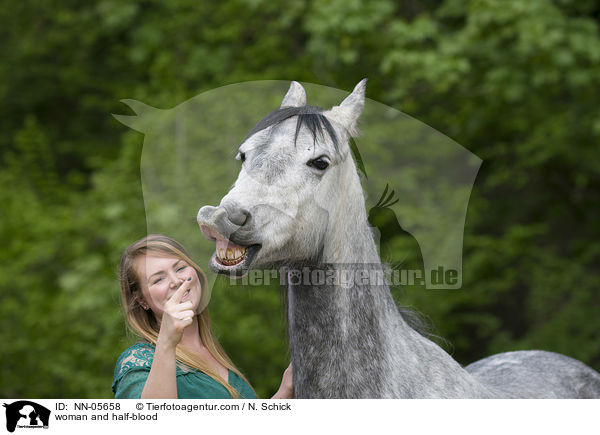 Frau und Hispano-Araber / woman and half-blood / NN-05658