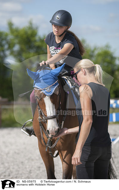 womans with Holstein Horse / NS-05975