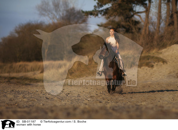 woman with horse / SB-01187
