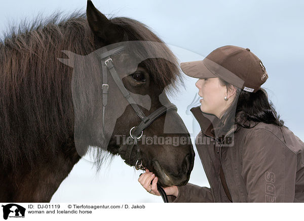 Frau und Islnder / woman and Icelandic horse / DJ-01119