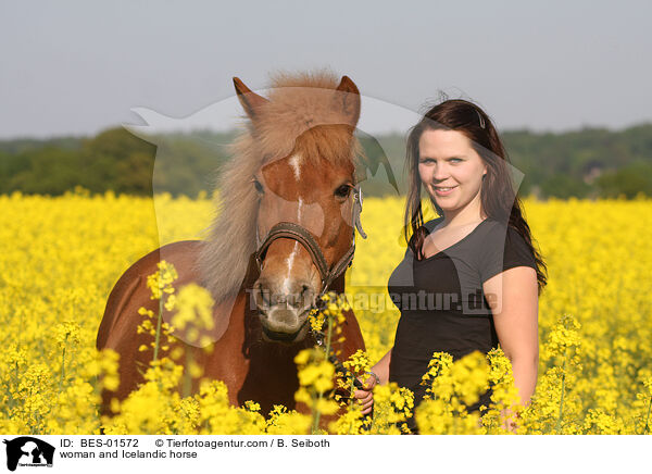 Frau und Islnder / woman and Icelandic horse / BES-01572