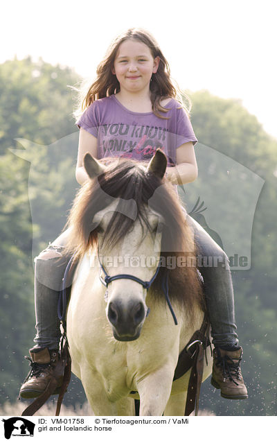 Mdchen und Islnder / girl and Icelandic horse / VM-01758
