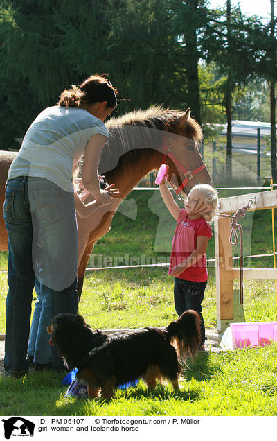 Mdchen und Frau mit Islnder / girl, woman and Icelandic horse / PM-05407