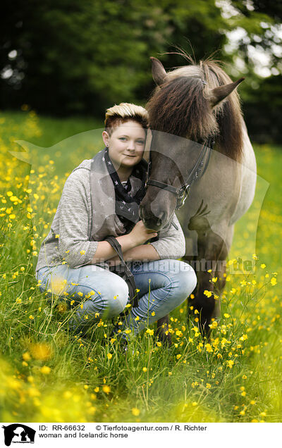 Frau und Islnder / woman and Icelandic horse / RR-66632