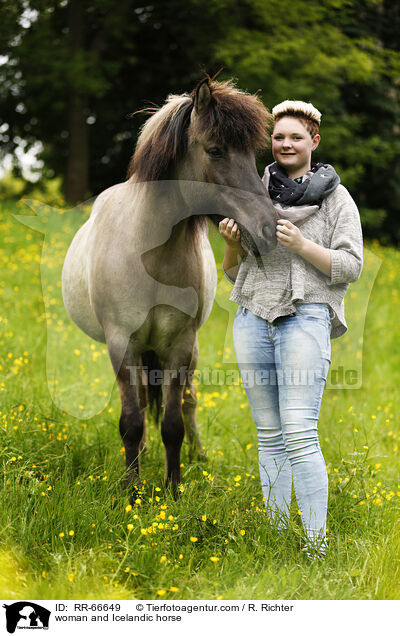 Frau und Islnder / woman and Icelandic horse / RR-66649