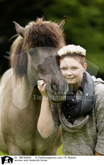 Frau und Islnder / woman and Icelandic horse / RR-66652