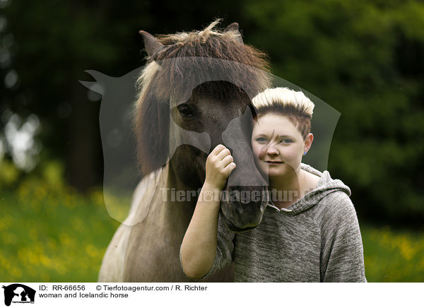 Frau und Islnder / woman and Icelandic horse / RR-66656